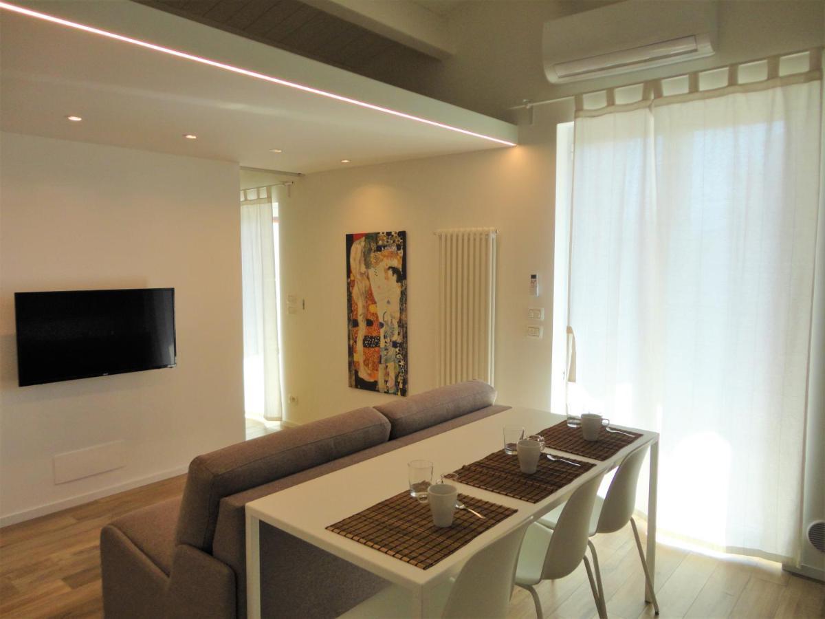 Casa Klimt Vicinissima Al Mare Parcheggio Privato Gratuito Se Disponibile Apartment Pescara Luaran gambar