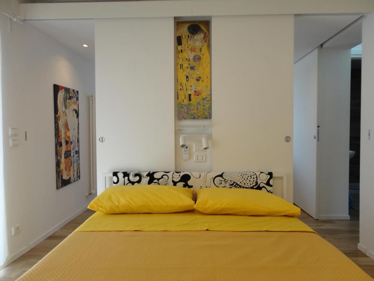 Casa Klimt Vicinissima Al Mare Parcheggio Privato Gratuito Se Disponibile Apartment Pescara Luaran gambar