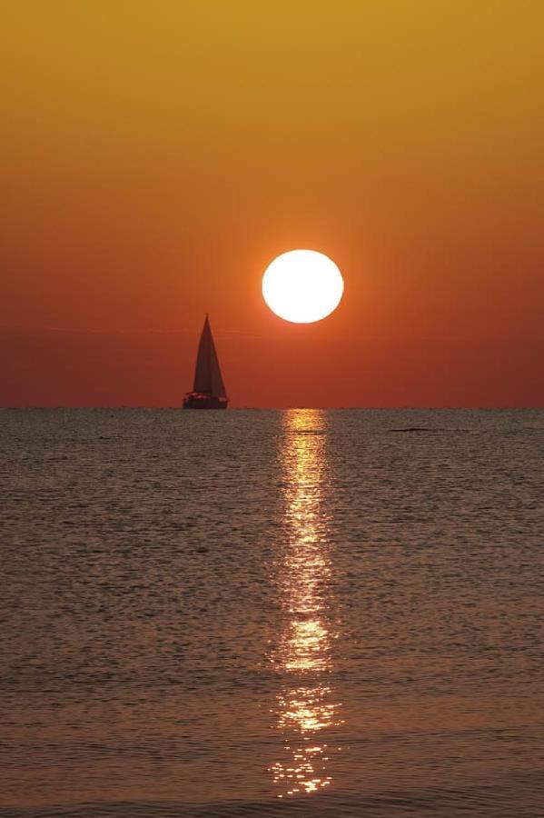 Casa Klimt Vicinissima Al Mare Parcheggio Privato Gratuito Se Disponibile Apartment Pescara Luaran gambar