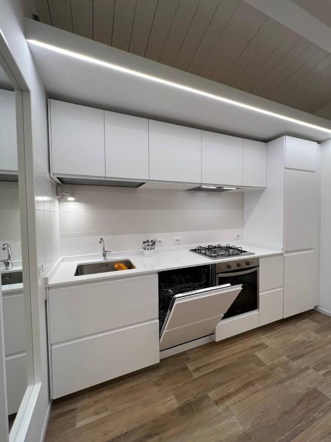 Casa Klimt Vicinissima Al Mare Parcheggio Privato Gratuito Se Disponibile Apartment Pescara Luaran gambar