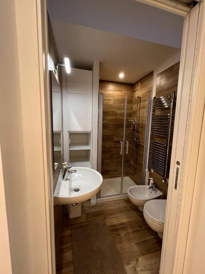 Casa Klimt Vicinissima Al Mare Parcheggio Privato Gratuito Se Disponibile Apartment Pescara Luaran gambar